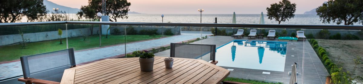 Niovi Seaside Suites 